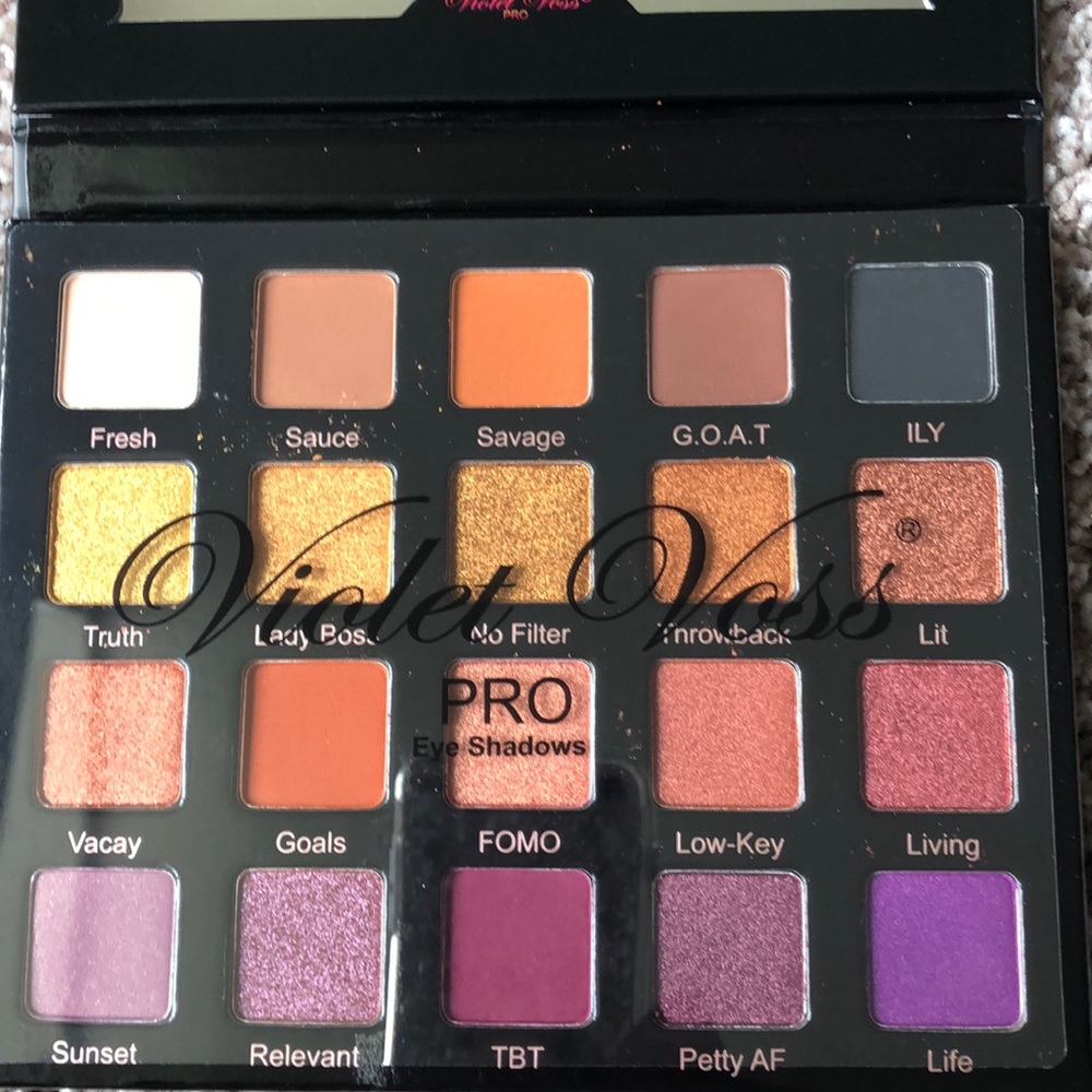 BN Violet Voss Hashtag Eyeshadow Palette